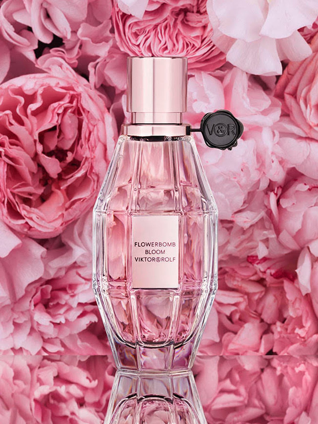 Viktor&Rolf Flowerbomb bloom Eau De Toilette 1.2ml ธีมความหอมดอกไม้เริงระบำในฤดูใบไม้ผลิ ตามที่เห็นในชื่อรุ่นว่า Bloom หอมฟลอรัลฟรุตตี้เฟรชฟุ้ง ด้วยทับทิม และผิวเปลือกส้มให้ความสดชื่นมีสไตล์